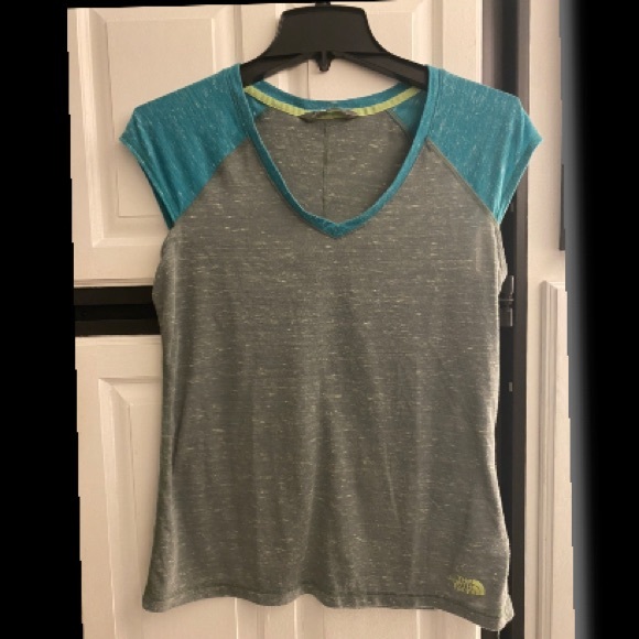 Women’s North Face Cap Sleeve T-Shirt size M - Picture 6 of 6